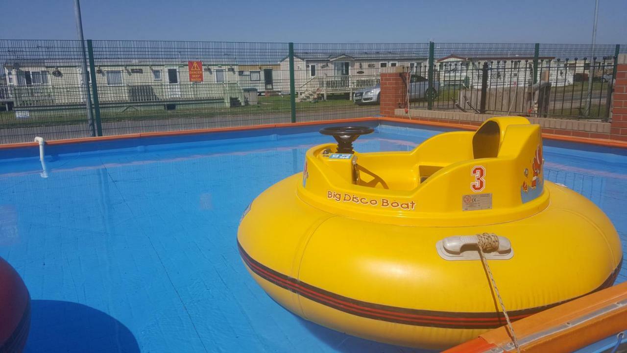 Caravan Beach Holiday Hotel Saint Osyth Exterior photo